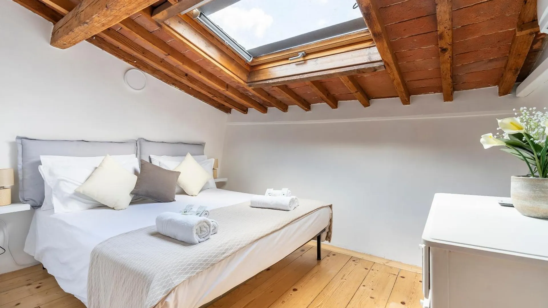 Apartment Piazza Santo Spirito Appartamento Con 2 Camere Matrimoniali Florence
