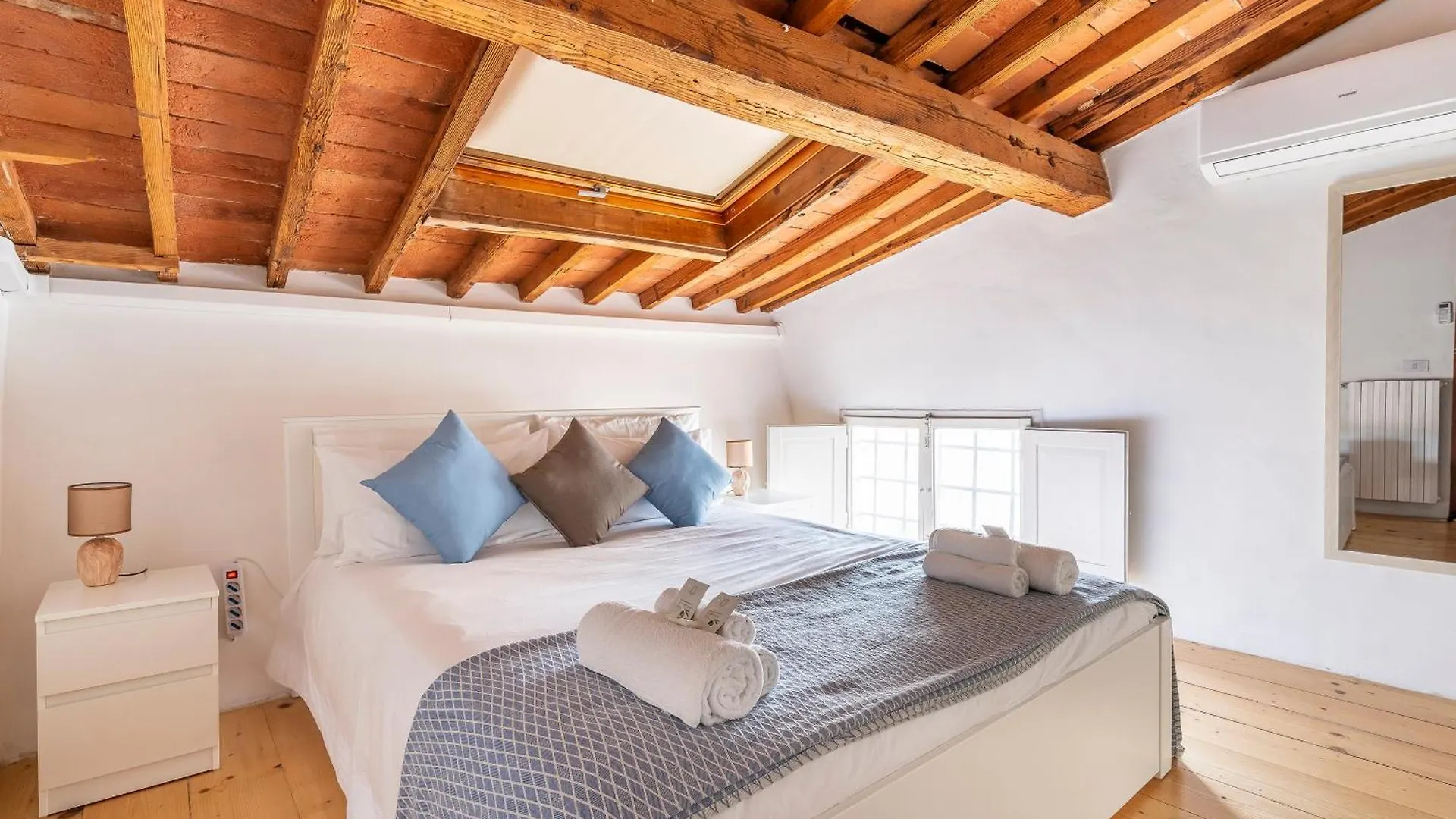 Apartment Piazza Santo Spirito Appartamento Con 2 Camere Matrimoniali Florence